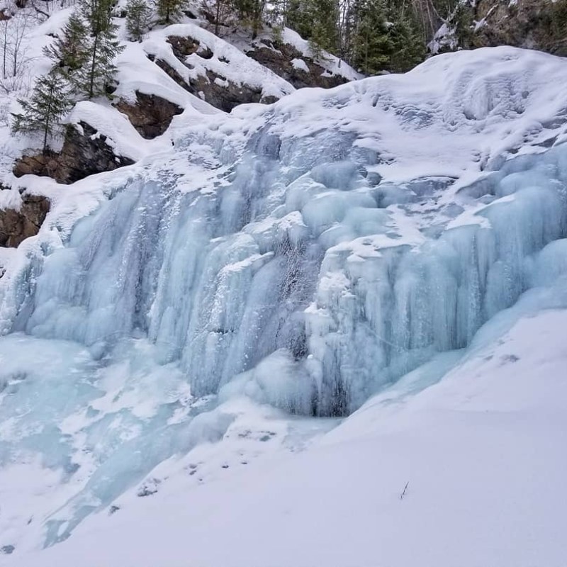 a snow covered mountain