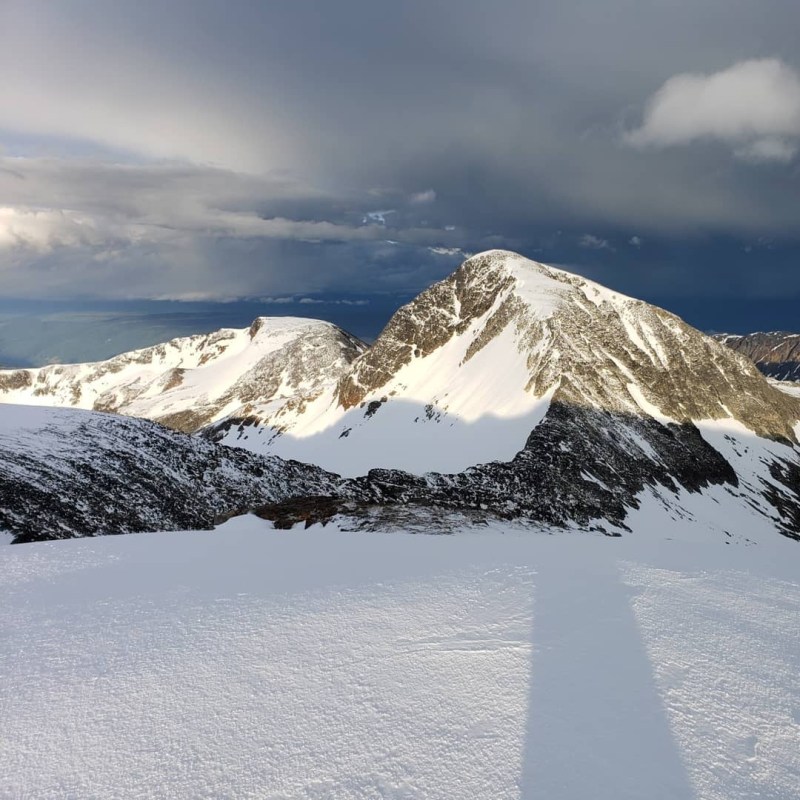 a snow covered mountain